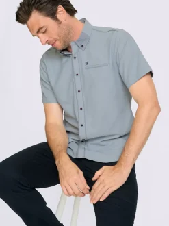 Chemise à manches courtes poche poitrine pratique