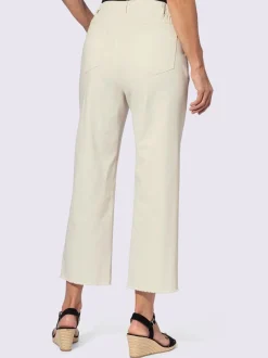 Jean 7/8 détail à découpes