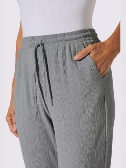 Pantalon qualité froissée, repassage superflu