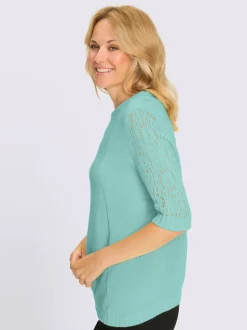 Pull motif ajouré à la manche