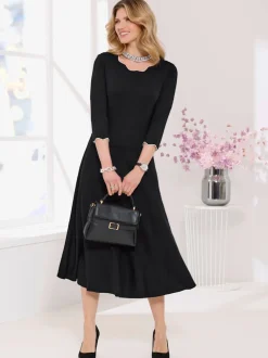 Robe en tricot bord ondulé élégant à l'encolure