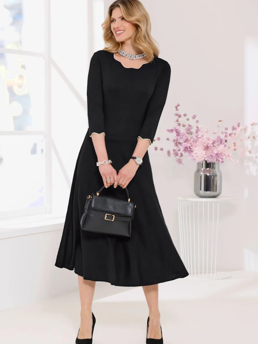 Robe en tricot bord ondulé élégant à l'encolure