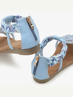 Sandales avec superbes éléments décoratifs au style ethnique