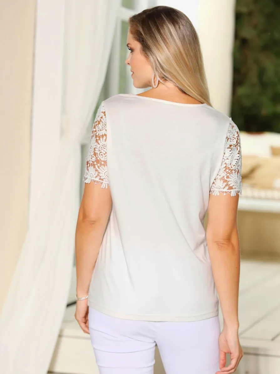 T-shirt empiècement en dentelle manches courtes