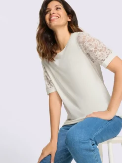 T-shirt en dentelle manches bouffantes discrètes