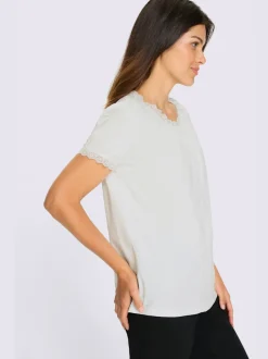 T-shirt traditionnel empiècement en dentelle